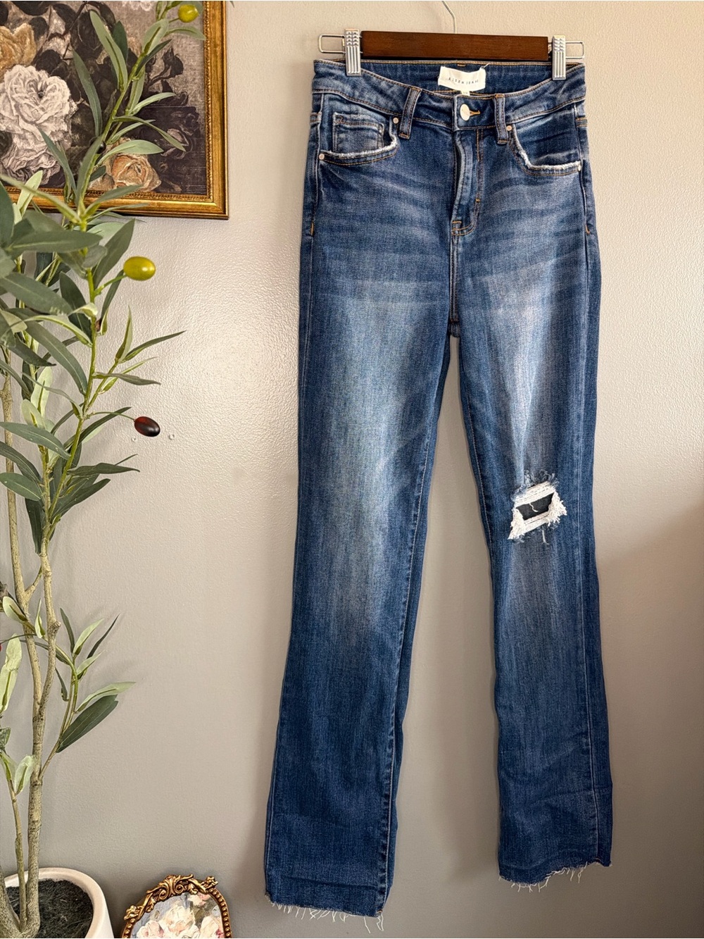 Risen Los Angeles Size 3/26 Distressed Bootcut Raw Hem Stretch Jeans Medium Wash - Picture 3 of 7